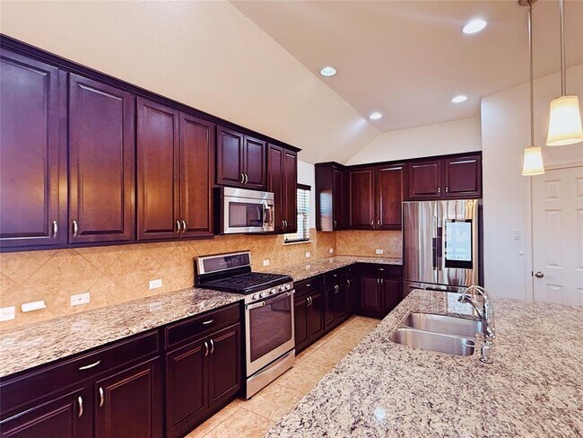 Building Photo - 3500 Esperanza Dr