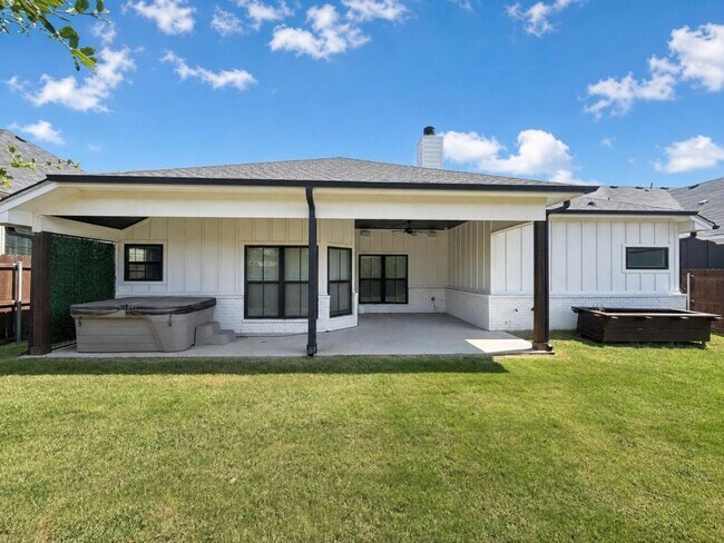 Building Photo - Modern 3 Bed / 2 Bath Home with Central Air & Updated Appliances in West Temple