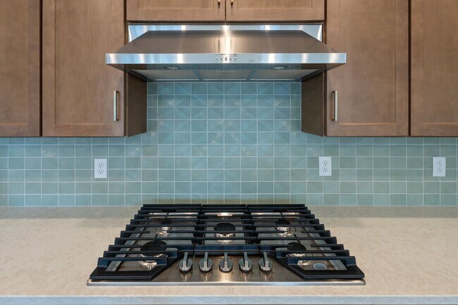 Building Photo - Preserve Views!