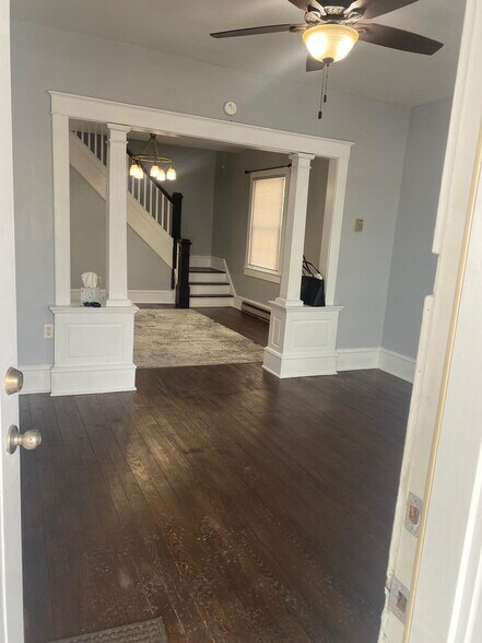 Building Photo - 104 S 4th St