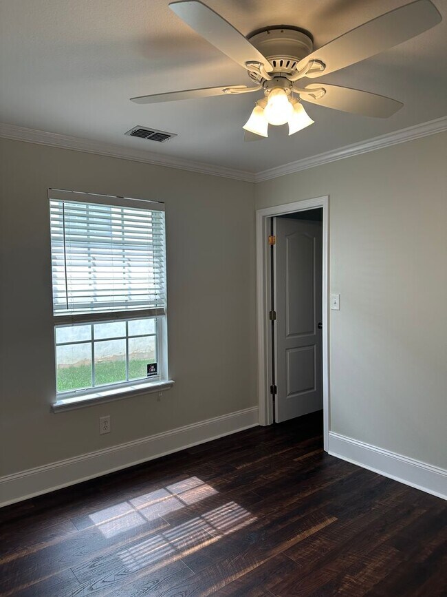 Building Photo - Gorgeous 3 Bedroom 2 Bath home in Piney Z ...