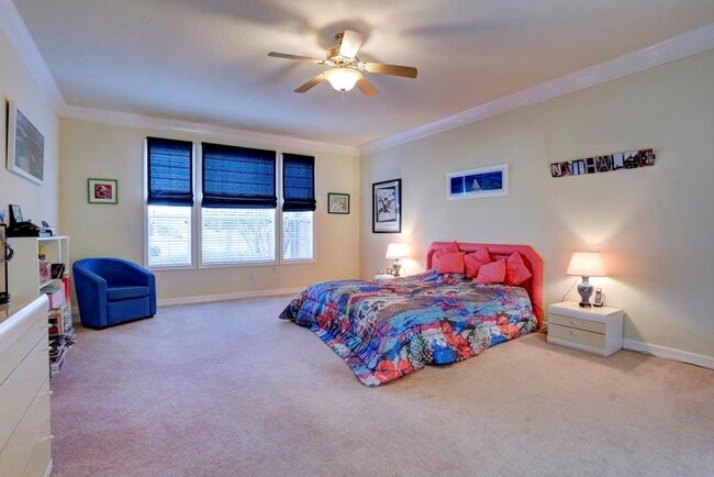 Building Photo - Spacious 5-Bedroom Lakeview Home with Pool...