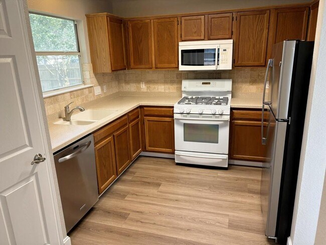 Building Photo - 14707 Single Trce