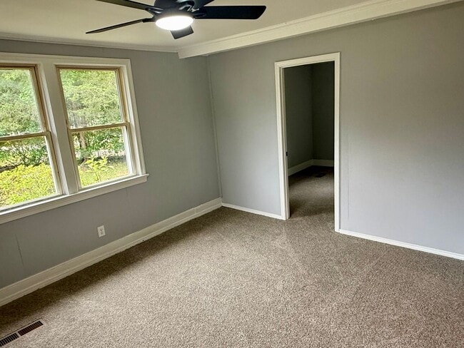 Building Photo - Brick Home with Fenced Yard!
