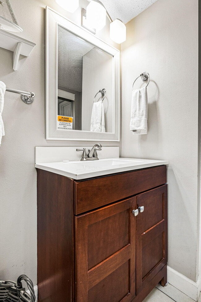 Building Photo - 770 Sundial Ct