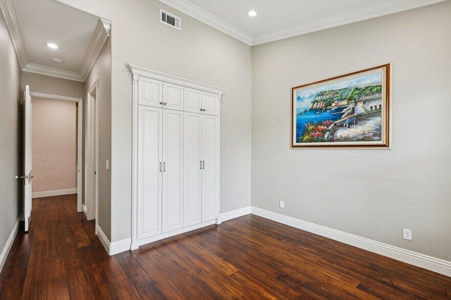 Building Photo - 27048 Triumph Ave