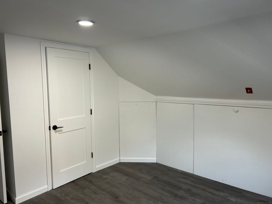 Building Photo - 13 Leuvine St