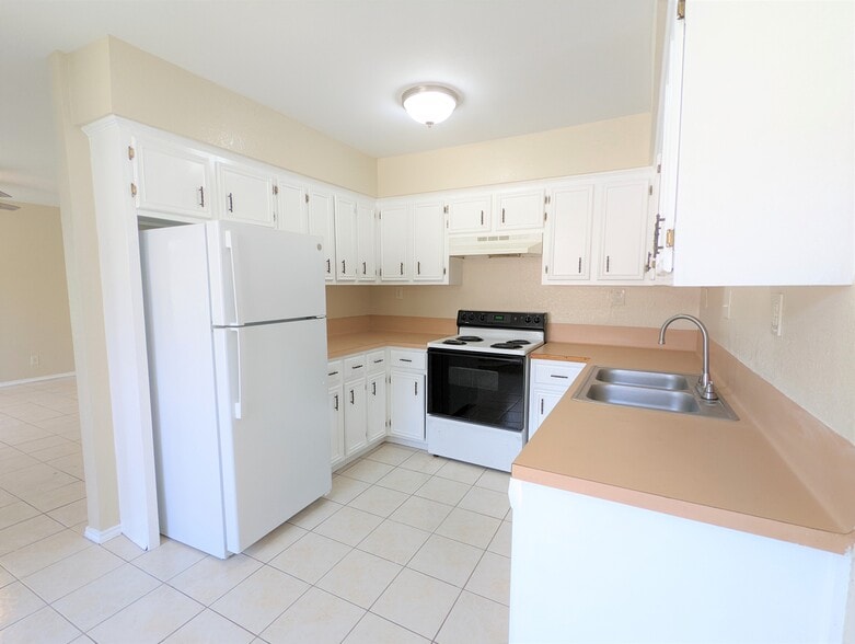 Building Photo - 131 Las Palmas St