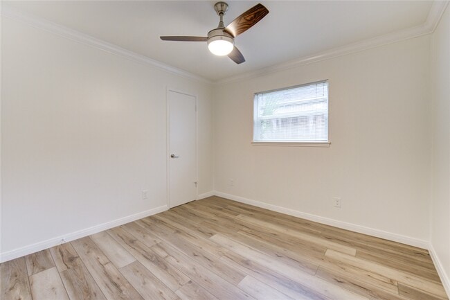 Building Photo - 10322 Lynbrook Hollow St