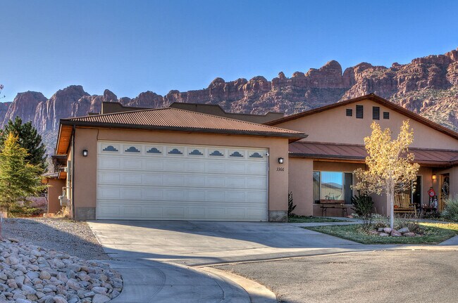 Building Photo - 3366 Oleander Ln