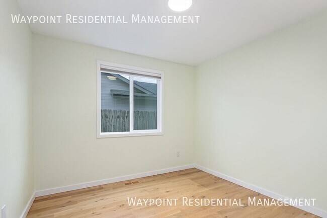 Building Photo - 4943 W Catalpa Dr