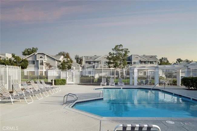 Building Photo - 127 Huntington