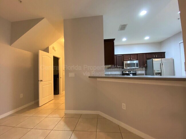 Building Photo - 6460 S Goldenrod Rd