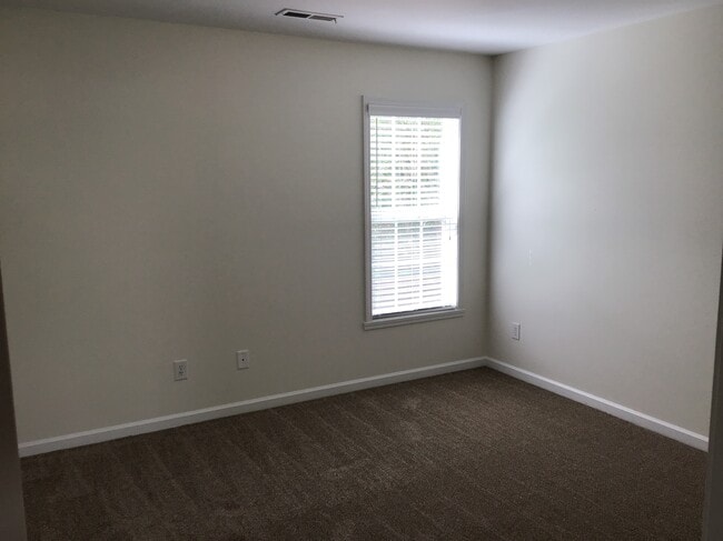Building Photo - 2044 Longburn Dr