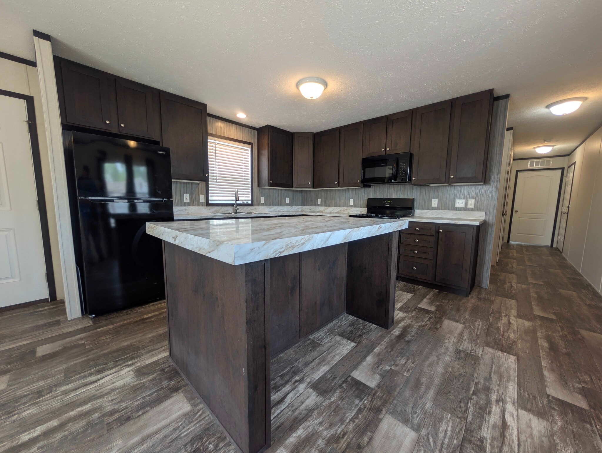 Building Photo - 15881 Villaire Ave