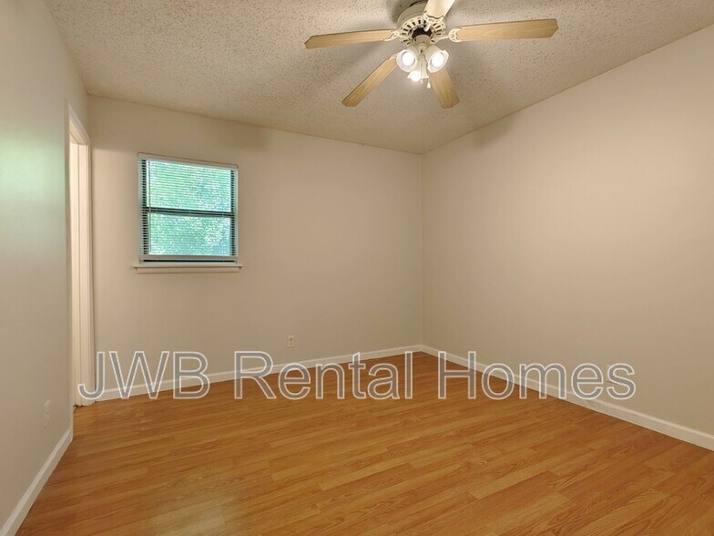 Building Photo - 4546 Revelstoke Dr