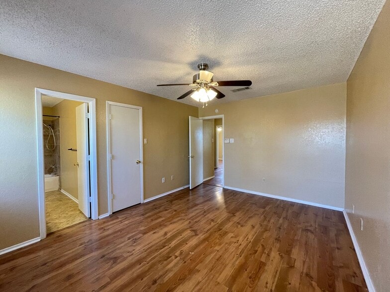 Building Photo - 2806 Derby Dr