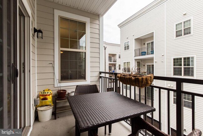 Building Photo - 207 Brinley Ct