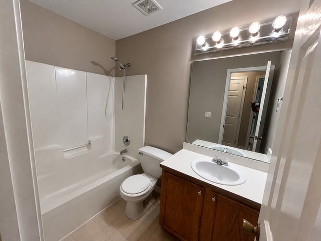 Building Photo - 318 Castle Ridge Dr