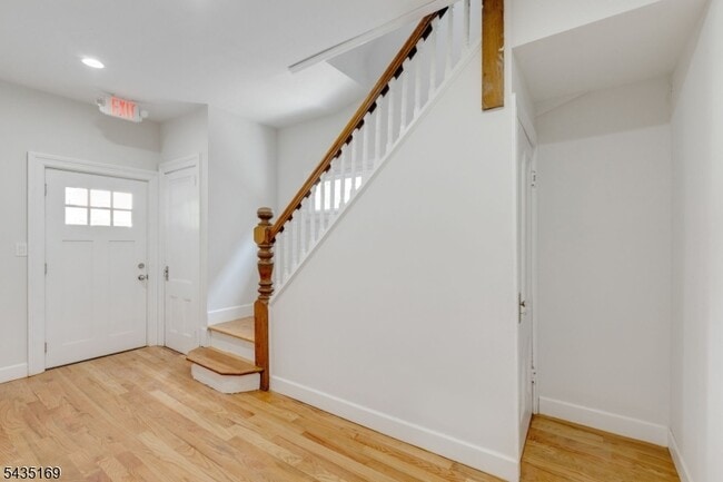 Building Photo - 161 Ashland Ave