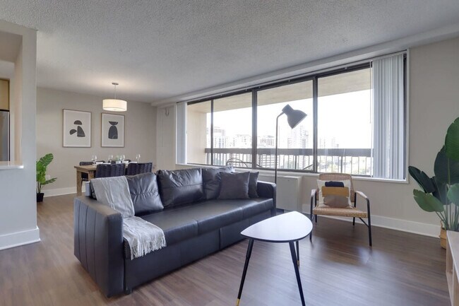 Primary Photo - 1201 S Bell St