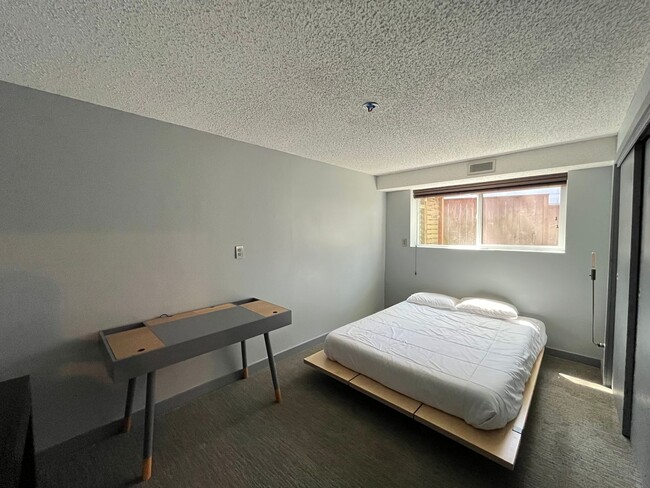 Building Photo - Midcentury modern 4-bedroom, 3-bathroom ho...