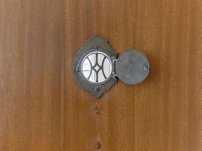 Building Photo - 2933 Cummings Dr