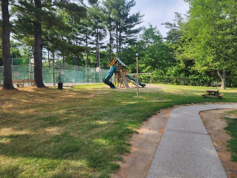Building Photo - 91 Regency Park Dr