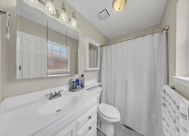 Building Photo - Beautiful 3 Bedroom in Fort Walton Beach