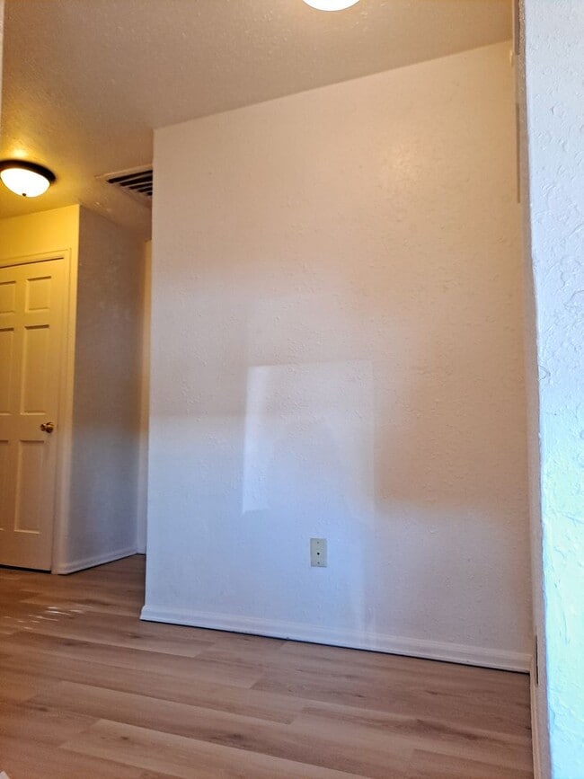 Building Photo - 40131 US-50