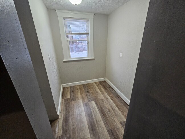 Building Photo - 17005 Grovewood Ave