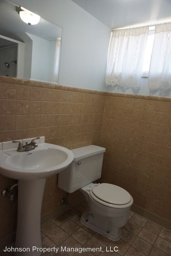 Building Photo - 3 br, 2 bath House - 2427 W. Rockwell Ave.