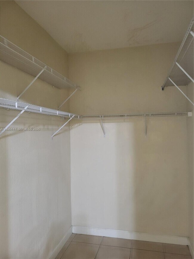 Building Photo - 2551 SE 16th Terrace