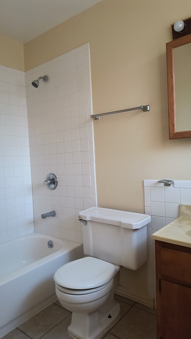 Building Photo - 3003 S Taft St