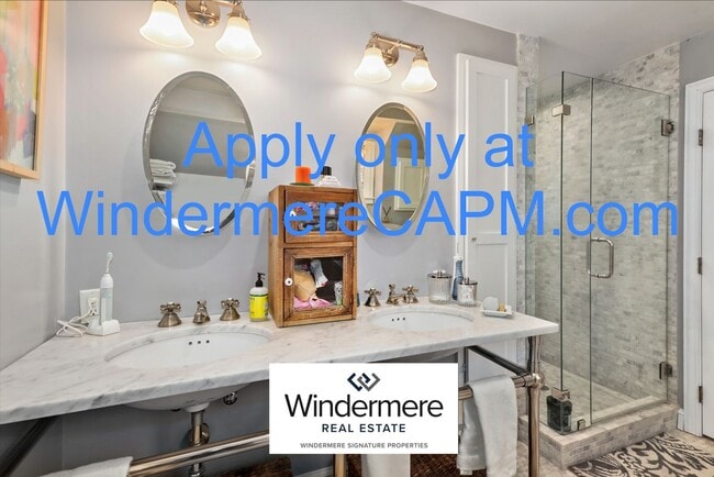 Building Photo - Stunning 5 Bed/3 Bath Home in Highly Desirable Fab Forties of East Sacramento!