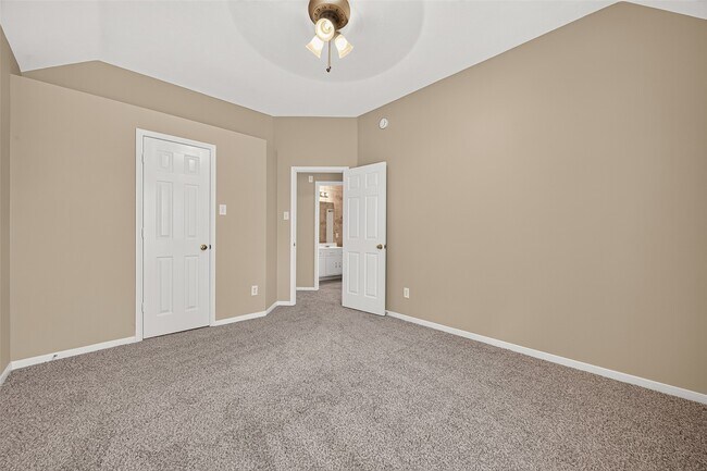 Building Photo - 18515 Autumn Park Dr