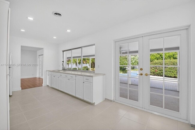 Building Photo - 1345 SW 9th Ave