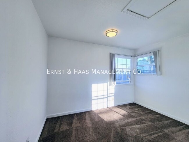 Building Photo - 244 1/2 E. 56th St.-