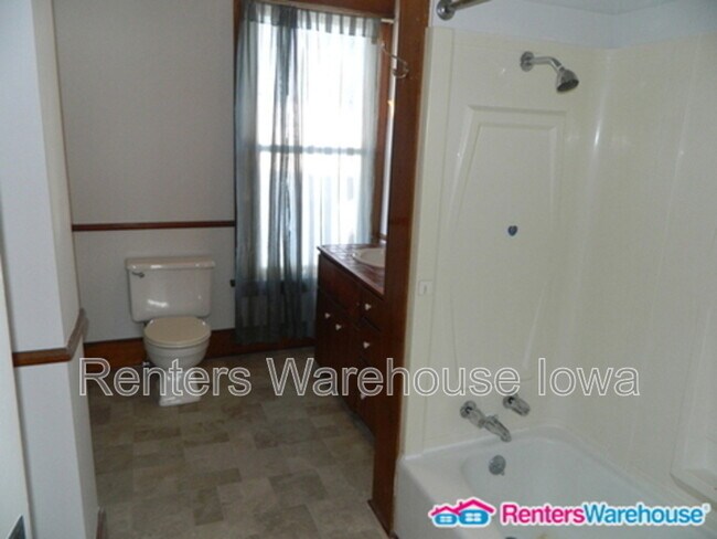 Building Photo - 1008 S Jefferson Way