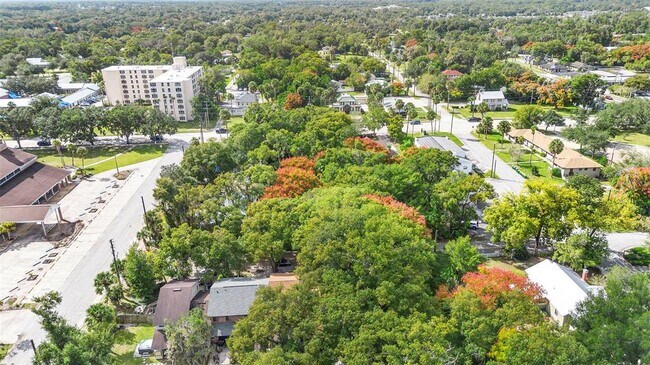 Building Photo - 805 N Clake Ave