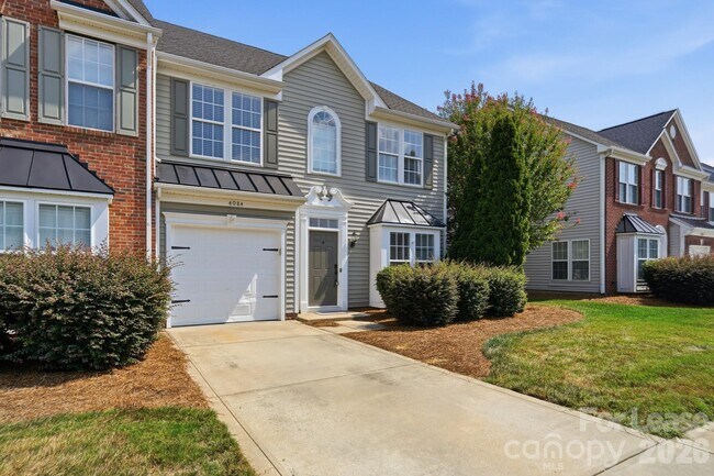 Building Photo - 4084 Holly Villa Cir