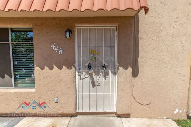 Building Photo - 448 N Lesueur