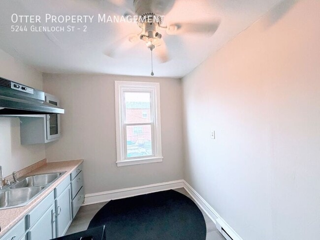 Building Photo - 5244 Glenloch St