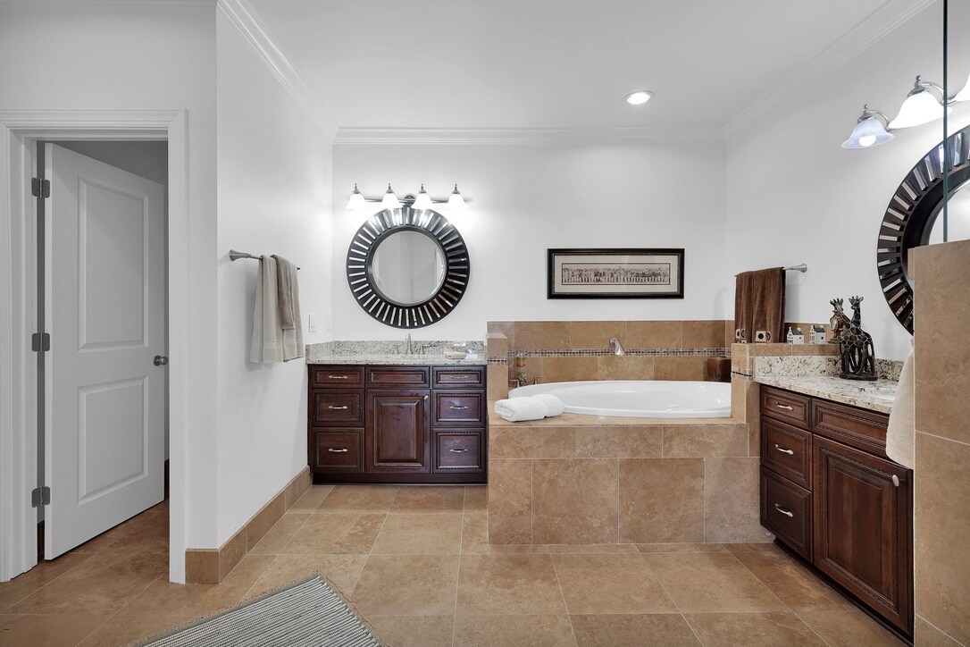 Building Photo - 400 E Bay St