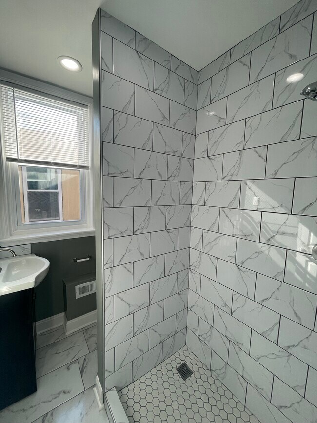 Building Photo - 1611 S Yewdall St