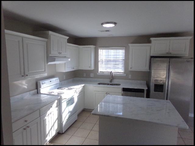 Building Photo - 455 Wisteria Dr