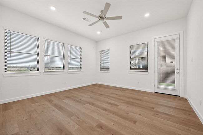 Building Photo - 3203 Home Ct