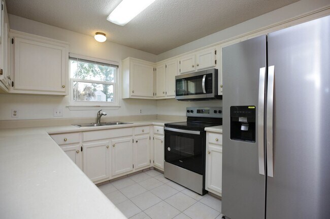 Building Photo - 6972 Weatherwood Dr