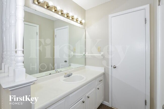 Building Photo - 5590 Montpelier Dr