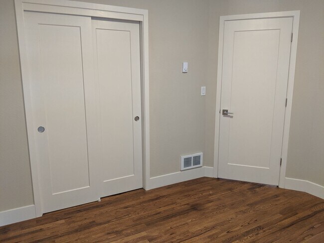 Building Photo - 121/123 N. Garrison Road